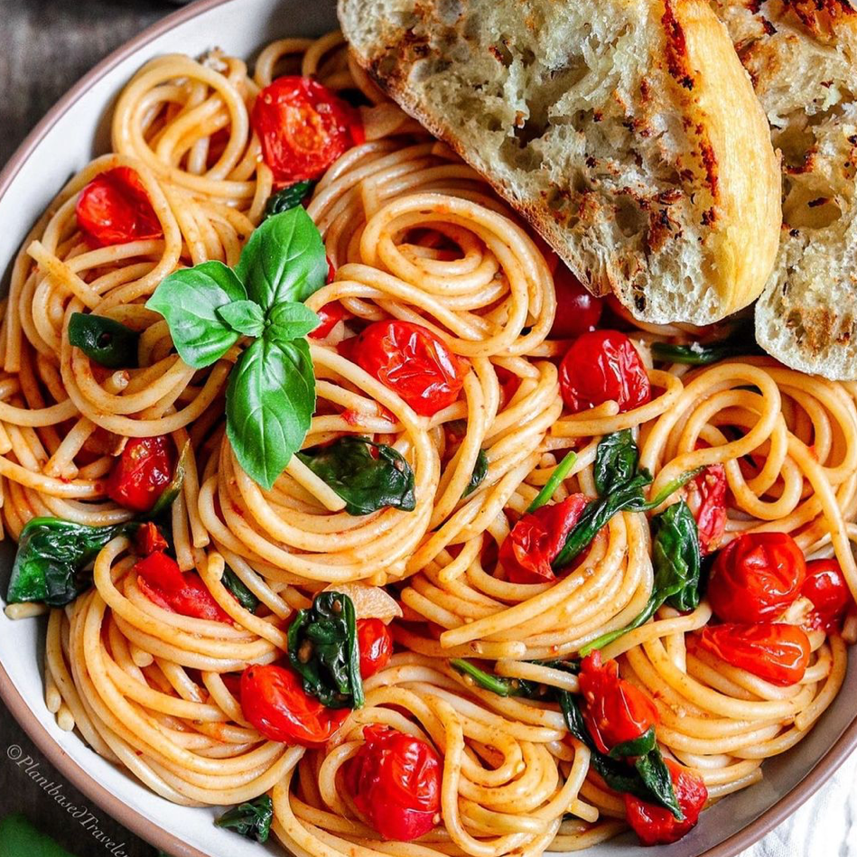 5-Ingredient Spaghetti with Roasted Cherry Tomatoes, Garlic and Spinach